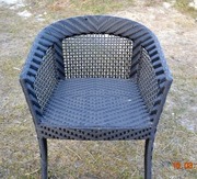 Продам стул-кресло из искусственного ротанга бу с оранжевой подушкой